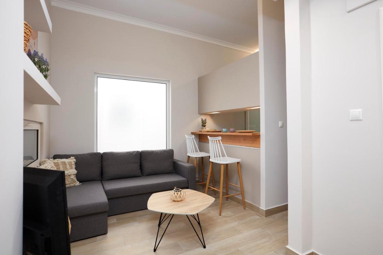 Chrissula Homeleader Apartment *